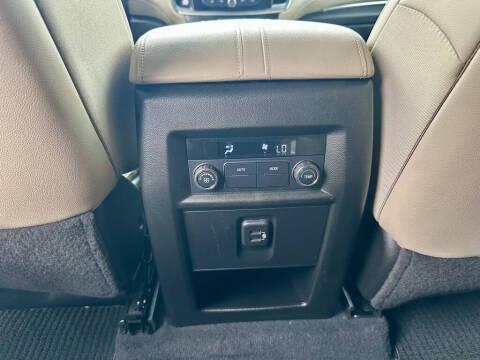 2022 Chevrolet Traverse LT Leather