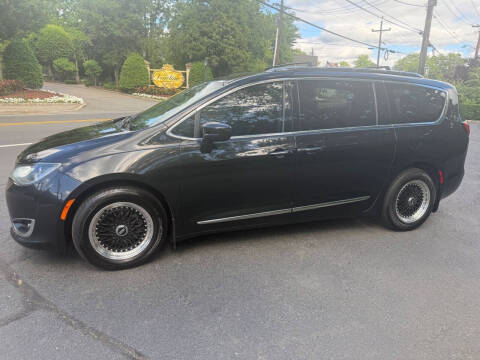2017 Chrysler Pacifica Touring-L Plus