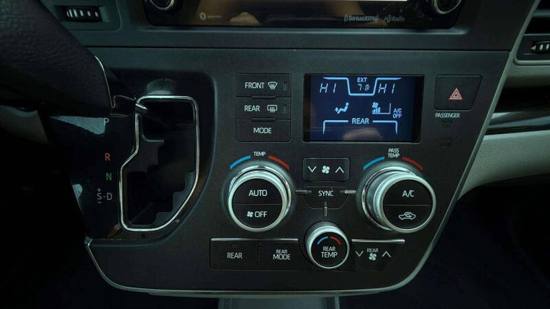 2018 Toyota Sienna XLE 8-Passenger