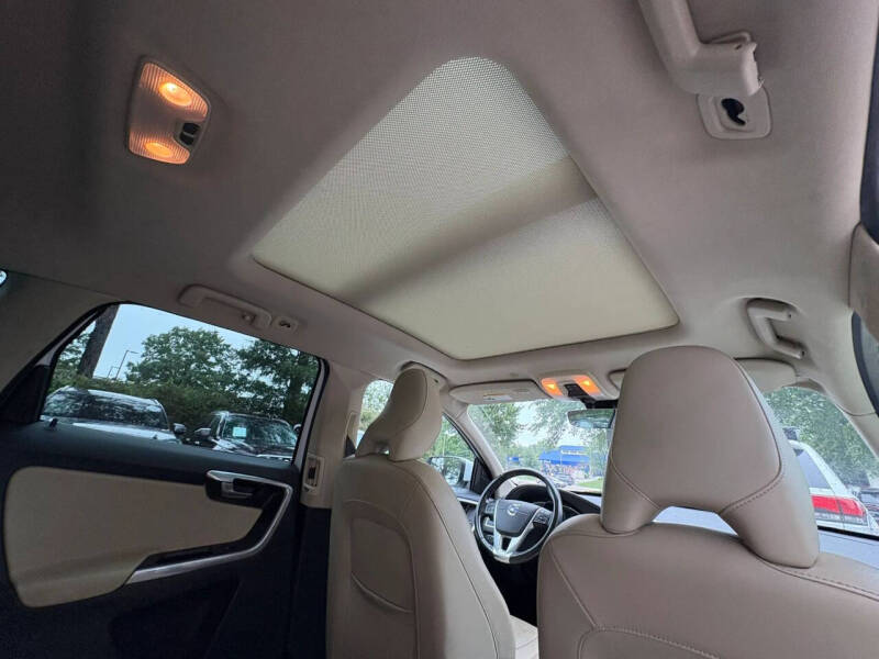 2016 Volvo XC60 T6 Drive-E