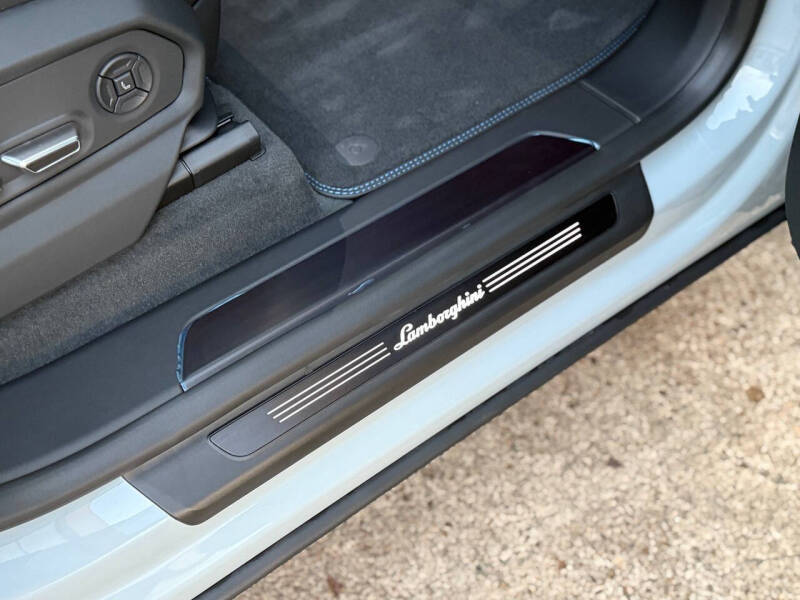 2025 Lamborghini Urus SE