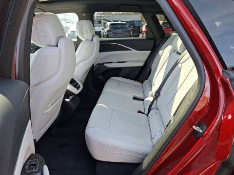 2024 Cadillac LYRIQ Luxury 1