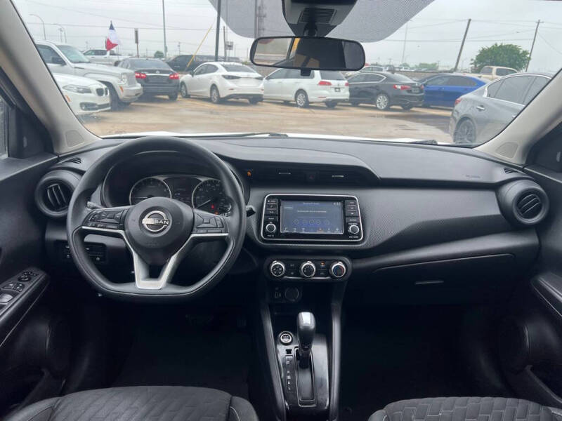 2022 Nissan Kicks S