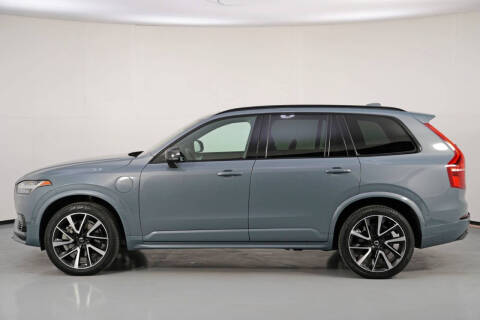 2023 Volvo XC90 Recharge T8 Ultimate Dark Theme