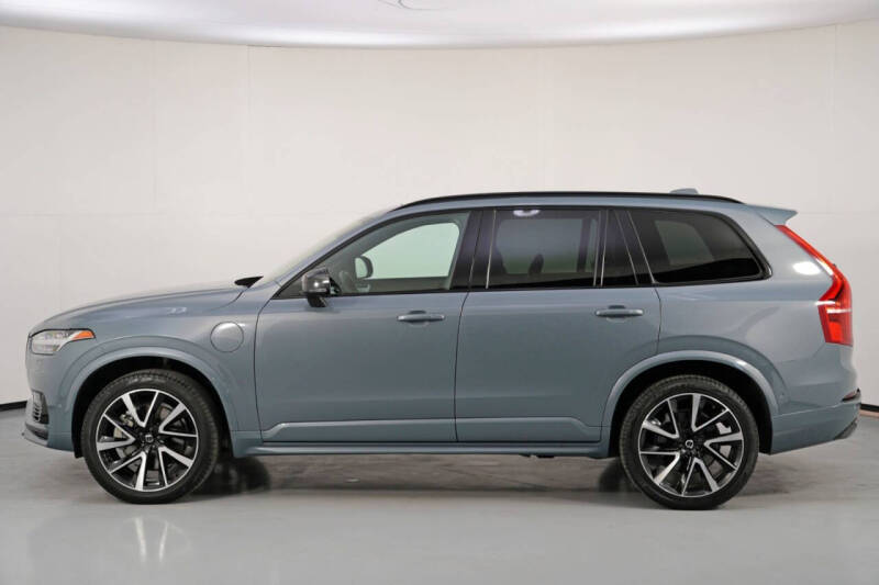 2023 Volvo XC90 Recharge T8 Ultimate Dark Theme