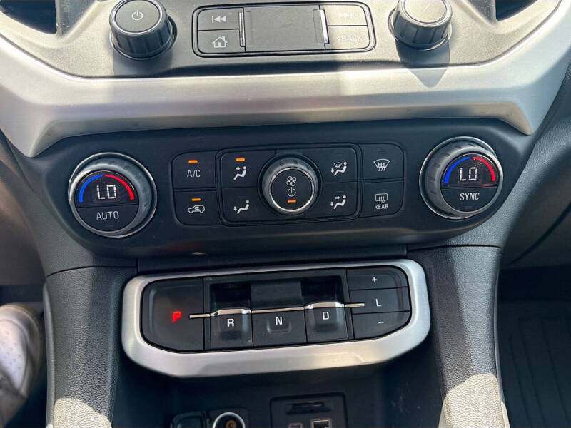 2023 GMC Acadia SLE