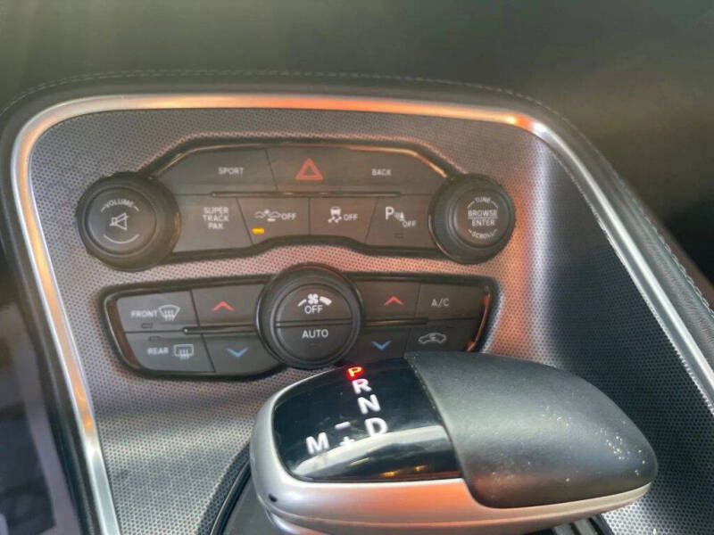 2015 Dodge Challenger SXT Plus