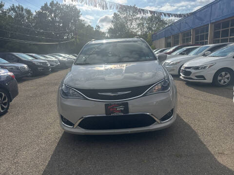 2017 Chrysler Pacifica Touring-L