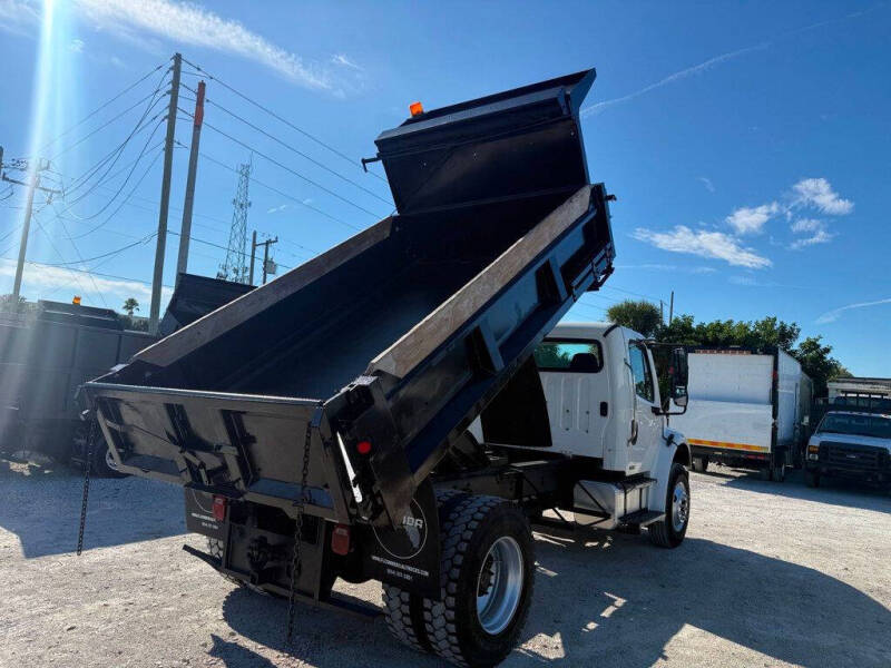 2006 Freightliner M2 106