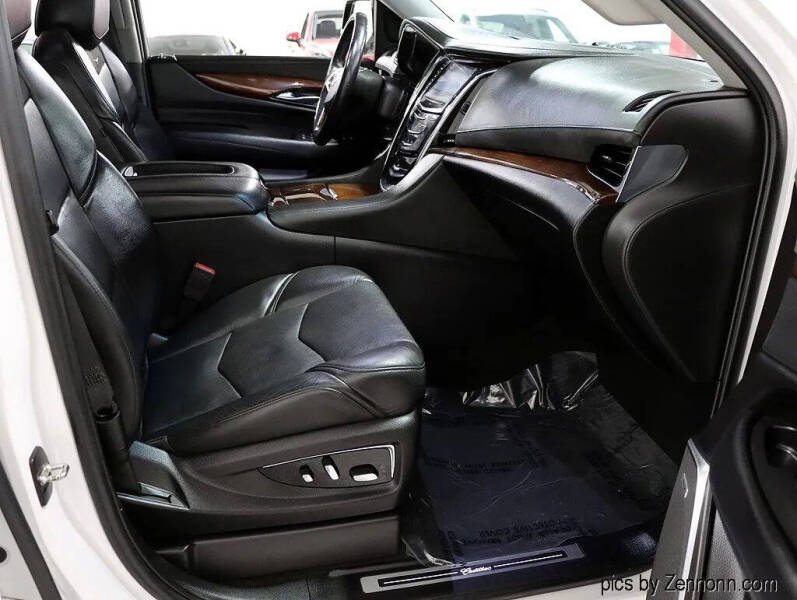 2018 Cadillac Escalade ESV Luxury