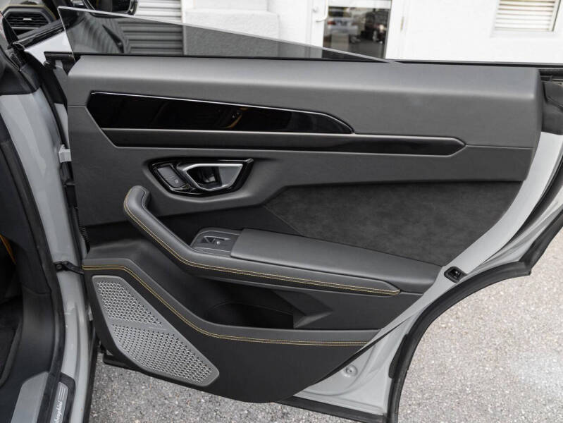 2022 Lamborghini Urus