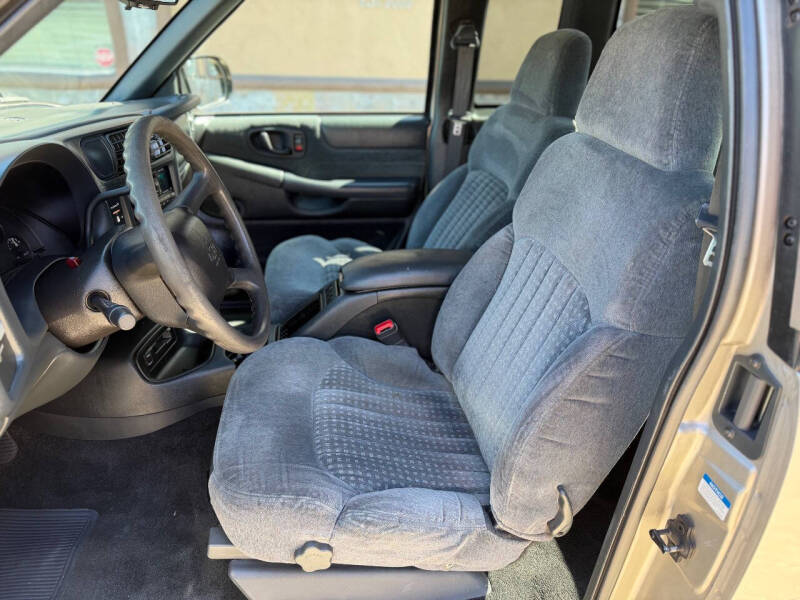 2000 Chevrolet S-10 LS