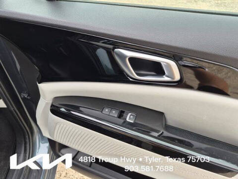 2024 Kia Carnival EX