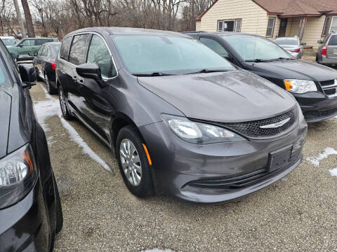 2018 Chrysler Pacifica for sale at Short Line Auto Inc in Rochester MN