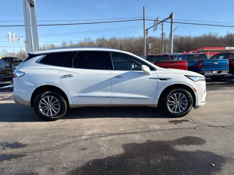 2023 Buick Enclave Essence