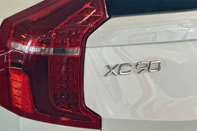 2019 Volvo XC90 T8 eAWD R-Design