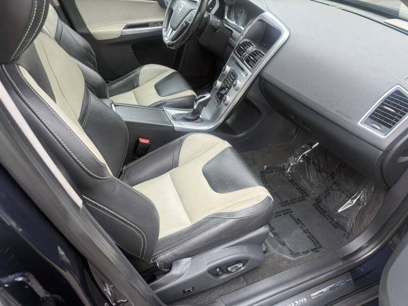 2017 Volvo XC60 T5 Dynamic