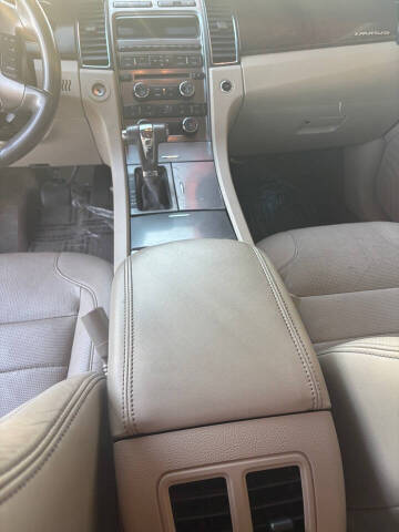 2010 Ford Taurus Limited