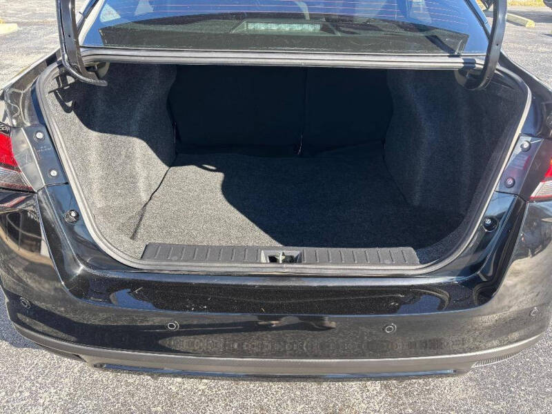 2021 Nissan Versa SR