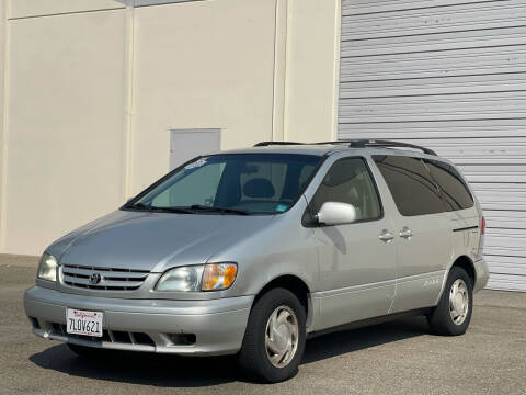 2003 Toyota Sienna for sale at Autoaffari LLC in Sacramento CA