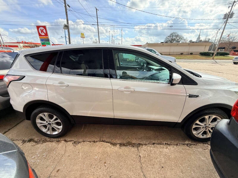 2017 Ford Escape SE's photo