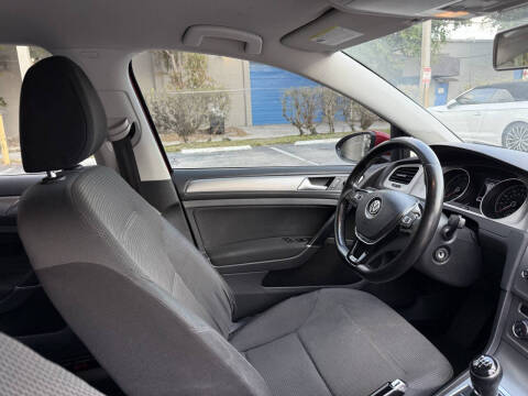 2017 Volkswagen Golf TSI S
