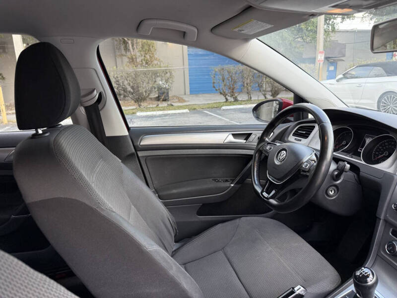 2017 Volkswagen Golf TSI S