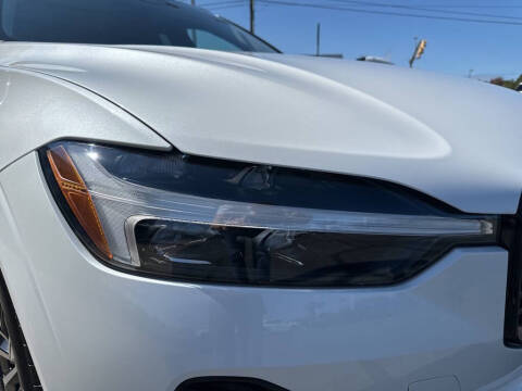 2025 Volvo XC60 B5 Plus Dark Theme