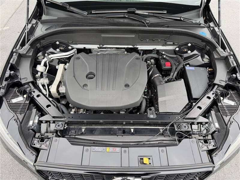 2024 Volvo XC60 B5 Plus Dark Theme