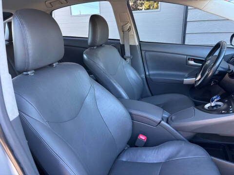 2010 Toyota Prius III