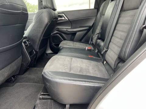 2023 Mitsubishi Outlander SE