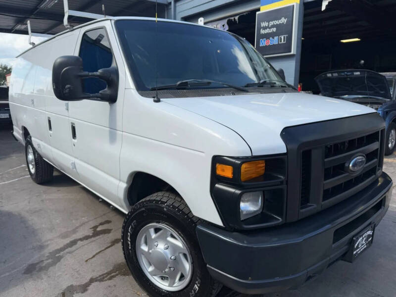 2011 Ford E-Series Econoline Van Commercial's photo