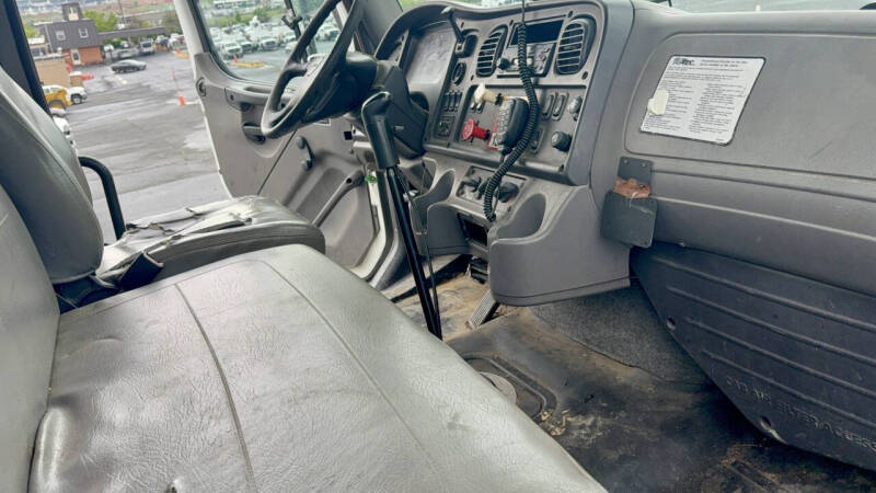 2012 Freightliner M2 106