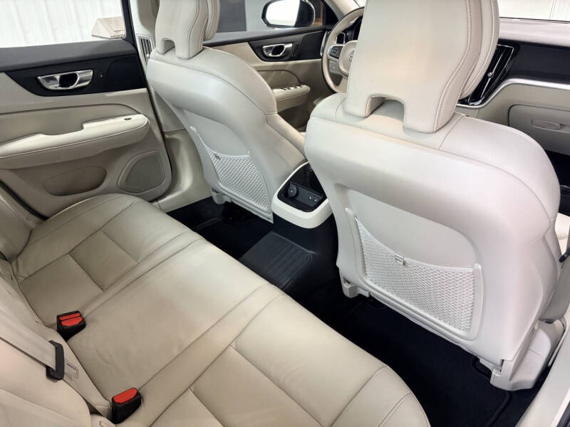 2024 Volvo S60 Recharge T8 Core Dark Theme