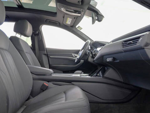 2023 Audi e-tron quattro Premium Plus