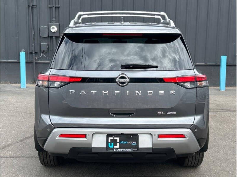 2024 Nissan Pathfinder SL