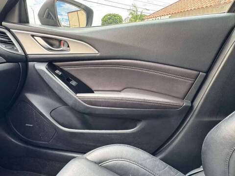 2018 Mazda MAZDA3 Touring