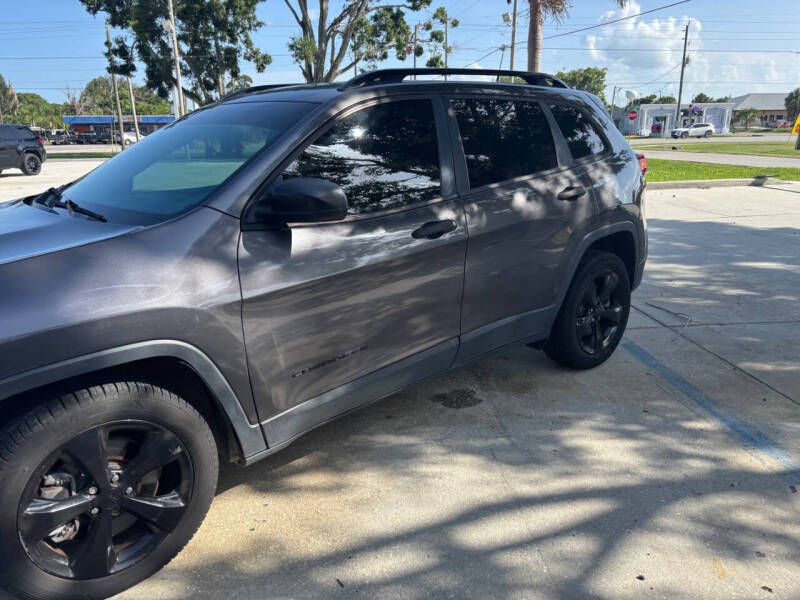 2017 Jeep Cherokee Sport