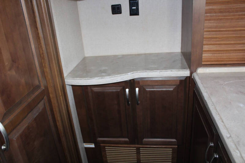 2016 Forest River Cardinal 325RL