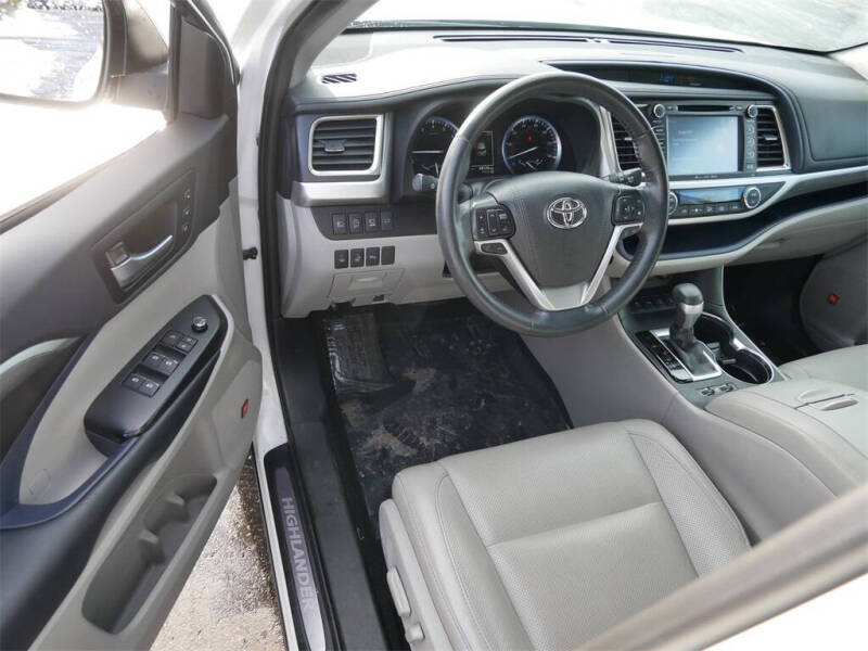 2019 Toyota Highlander Limited Platinum