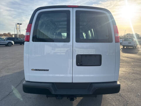 2025 Chevrolet Express 2500