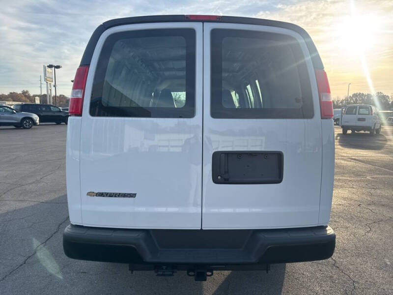 2025 Chevrolet Express 2500