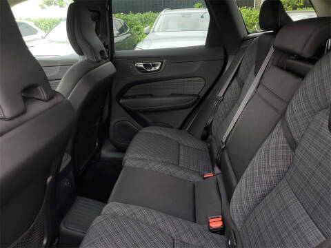 2025 Volvo XC60 T8 Core Dark Theme