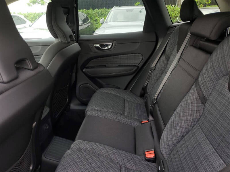 2025 Volvo XC60 T8 Core Dark Theme