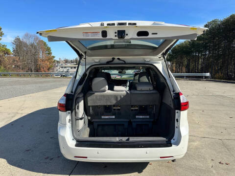 2015 Toyota Sienna XLE 7-Passenger Auto Access Seat