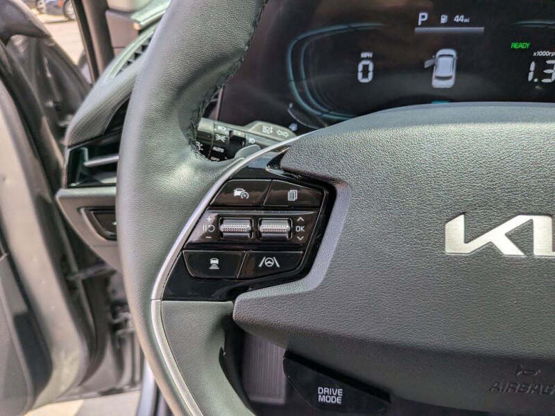 2024 Kia Niro SX