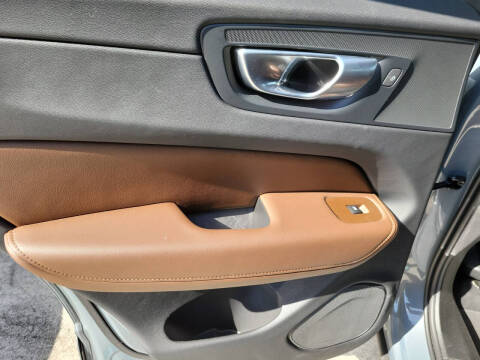 2024 Volvo XC60 B5 Plus Dark Theme