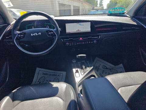 2023 Kia Niro SX
