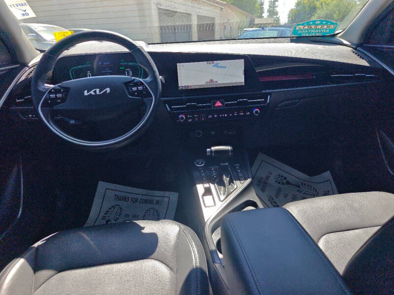 2023 Kia Niro SX