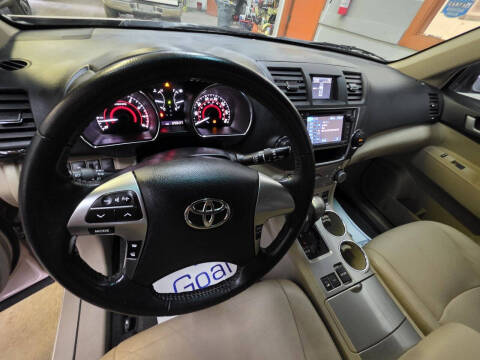2013 Toyota Highlander SE